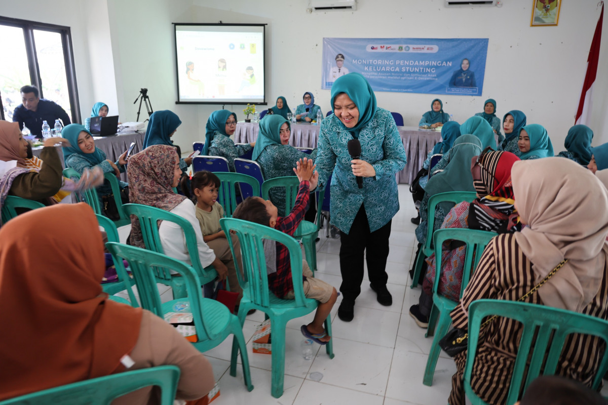 Pj Ketua TP PKK Provinsi Banten Tine Al Muktabar Lakukan Monitoring Pendampingan Keluarga Stunting Kabupaten Lebak