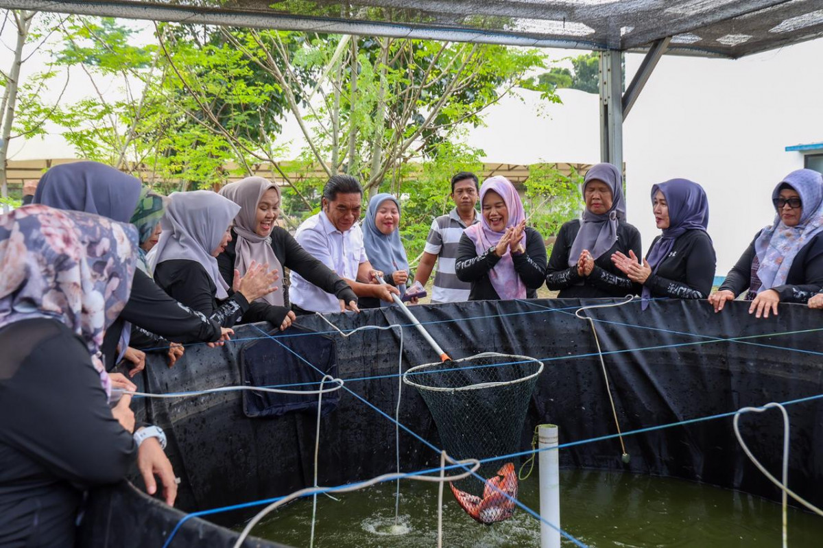 Baik Untuk Tumbuh Kembang Anak, Pj Gubernur Banten Al Muktabar Ajak Masyarakat Gemar Makan Ikan