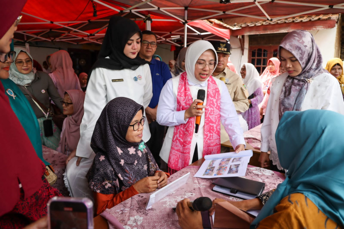 Tinjau Posyandu Cendrawasih 2 Kota Cilegon, Ketua TP Posyandu Provinsi Banten Tinawati Andra Soni: Enam SPM Untuk Tingkatkan Kualitas Pelayanan Posyandu