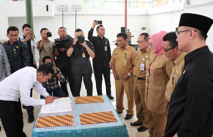 163 Tenaga Pendamping Profesional Desa Kabupaten Pandeglang menandatangai Pakta Integritas
