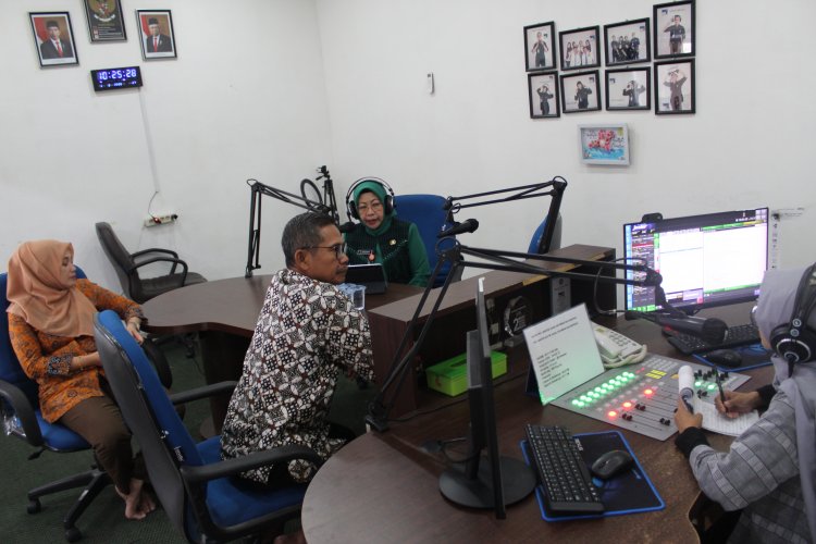 Plt. Kadis DPMD berikan informasi Bankeu untuk Pemerintah Desa lewat on Air siaran Radio RRI Banten