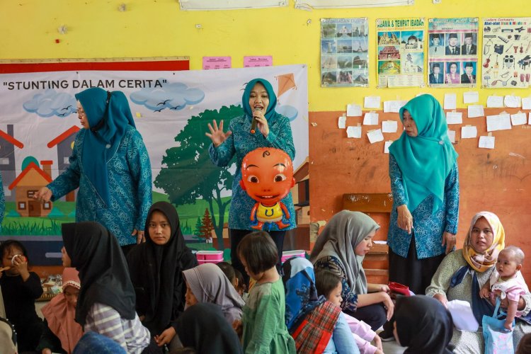 Cegah Stunting, Pj Ketua TP PKK Provinsi Banten Tine Al Muktabar Edukasi Ibu Baduta Melalui Permainan